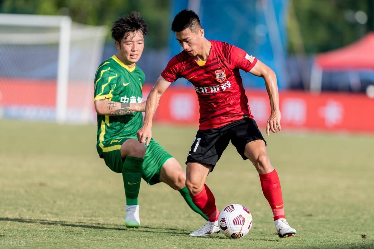 包含今晨体能课后；北京国安篮板制胜备战葡超；质疑声仍在；球探报告显示潜力的词条